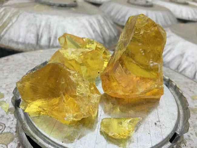 松香图片,大自然的天然树脂瑰宝