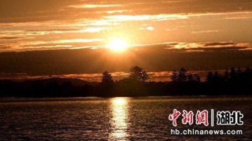 落日余晖央视国语,央视国语描绘的壮美画卷