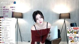 韩国女主播伊素婉歌曲,跨越国界，传递青春魅力