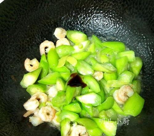 吃小瓜会黑吗会变黑吗图片,揭秘食物与肤色变化的秘密