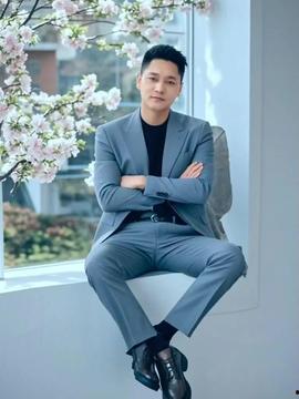 瓜哥今日着装图片高清,高清揭秘今日潮流风采