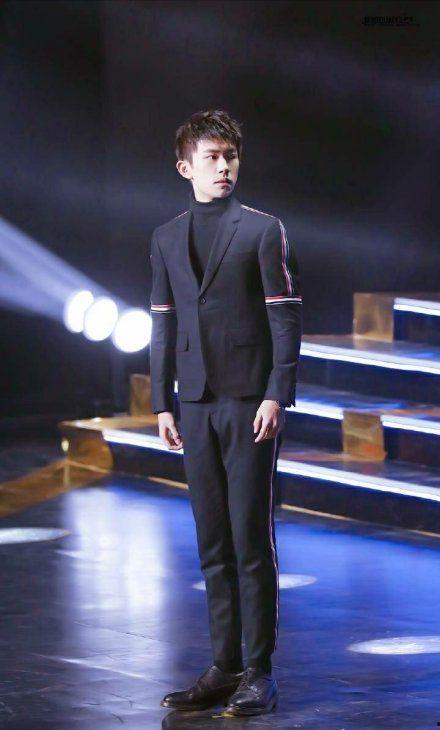 瓜哥今日着装图片高清,高清揭秘今日潮流风采