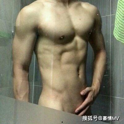 腹肌男图片,健身塑形，展现完美身材的秘密武器