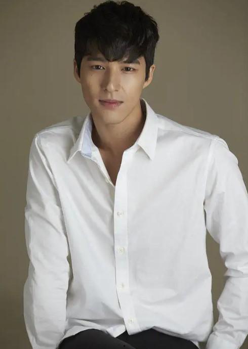 李明勋韩国演员,韩国影视界的璀璨星辰