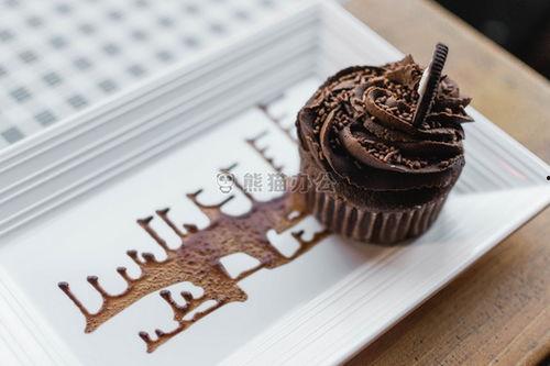 方形巧克力蛋糕图片,甜蜜诱惑，视觉盛宴